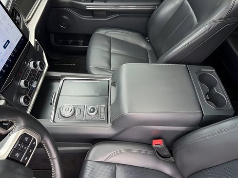Used 2022 Ford Expedition XLT AWD/4WD image 20