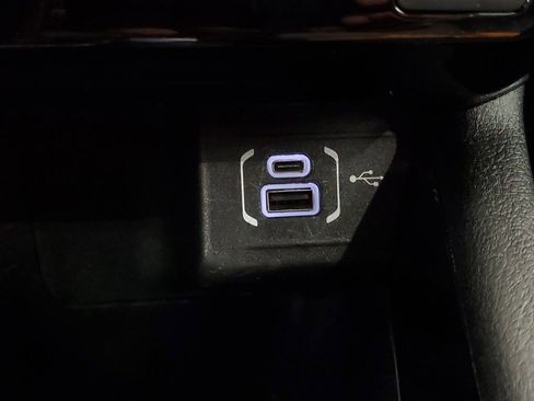 Used 2025 Jeep Compass Limited image 23