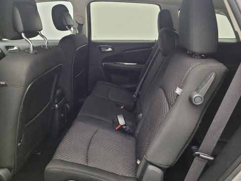 Used 2020 Dodge Journey SE w/ SE Popular Equipment Group FWD image 18