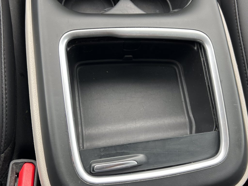 Used 2024 Chrysler Pacifica Touring-L FWD image 33