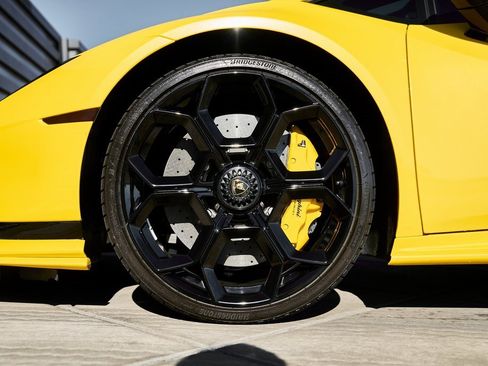 Used 2023 Lamborghini Huracan Tecnica image 3