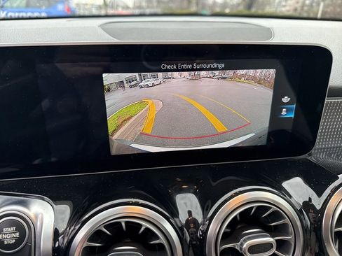 Used 2021 Mercedes-Benz GLB 250 4MATIC image 14