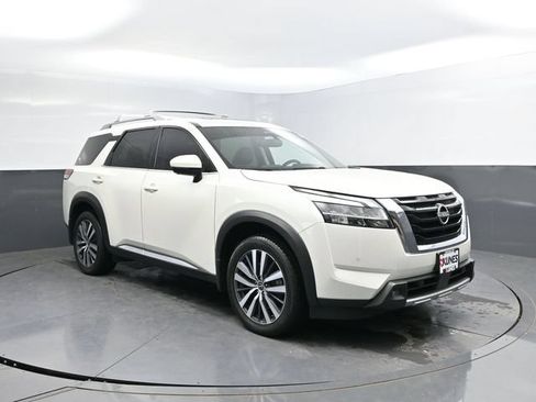 Used 2022 Nissan Pathfinder Platinum w/ Cargo Package AWD/4WD image 4