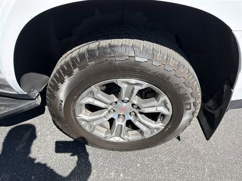 Used 2021 GMC Yukon SLE image 12