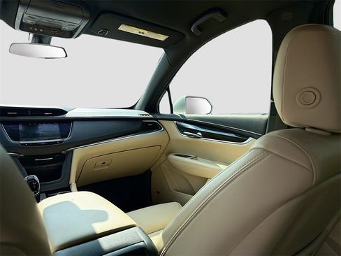Used 2019 Cadillac XT5 FWD image 22