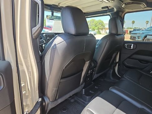 Used 2022 Jeep Wrangler Unlimited Sahara w/ Cold Weather Group AWD/4WD image 20