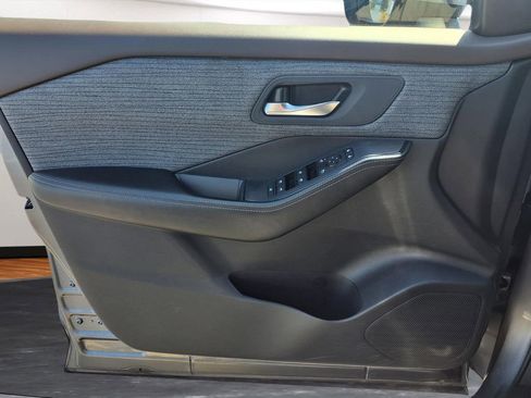 Used 2023 Nissan Rogue SV AWD/4WD image 17