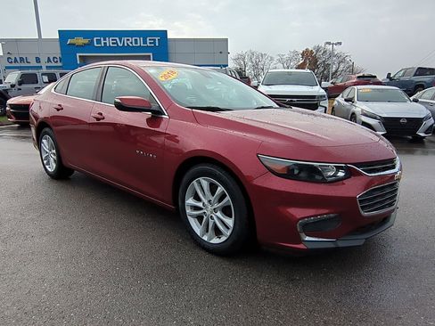 Used 2018 Chevrolet Malibu LT image 2