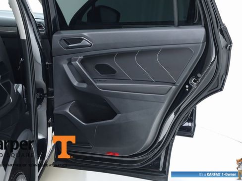 Used 2023 Volkswagen Tiguan SE image 31