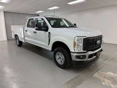 New 2026 Ford F250 XL w/ XL Chrome Package image 3