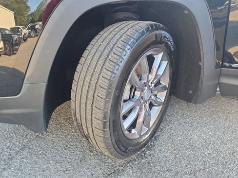 Used 2024 GMC Terrain SLT AWD/4WD image 33