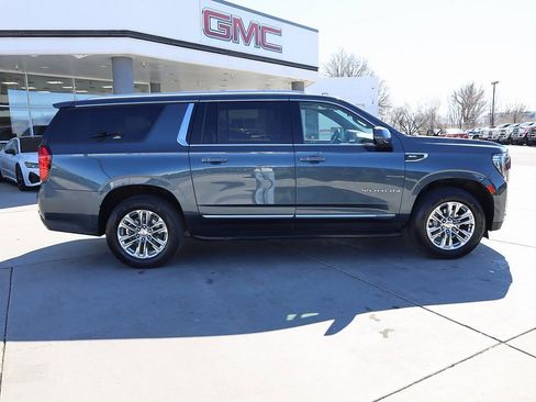 Used 2021 GMC Yukon XL SLT w/ SLT Luxury Plus Package AWD/4WD image 7