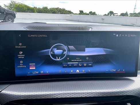 Used 2025 BMW 430i Convertible w/ M Sport Package RWD image 24