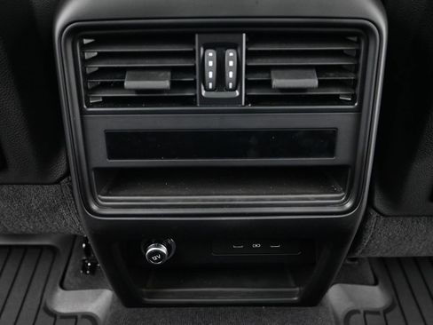 Certified 2024 Porsche Cayenne image 8