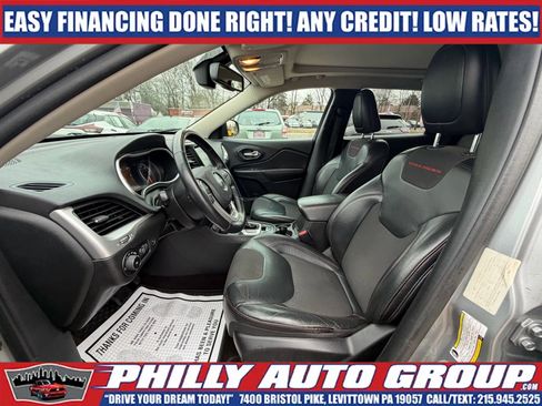 Used 2016 Jeep Cherokee Trailhawk w/ Comfort & Convenience Group AWD/4WD image 9