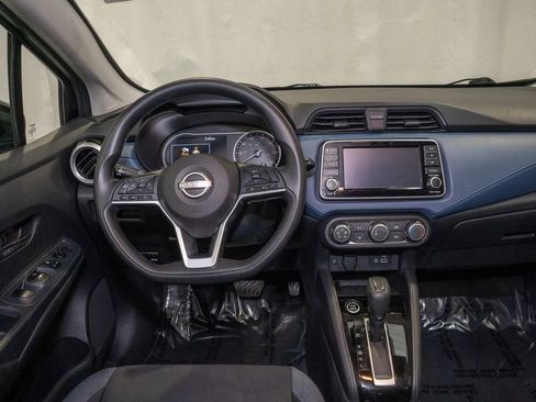 Used 2023 Nissan Versa SV image 6