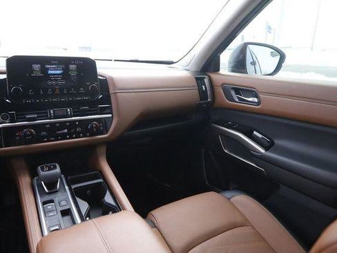 Used 2024 Nissan Pathfinder Platinum w/ Cargo Package image 30