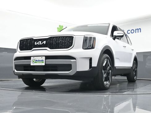 Used 2024 Kia Telluride EX w/ EX Captain's Chair Package image 5
