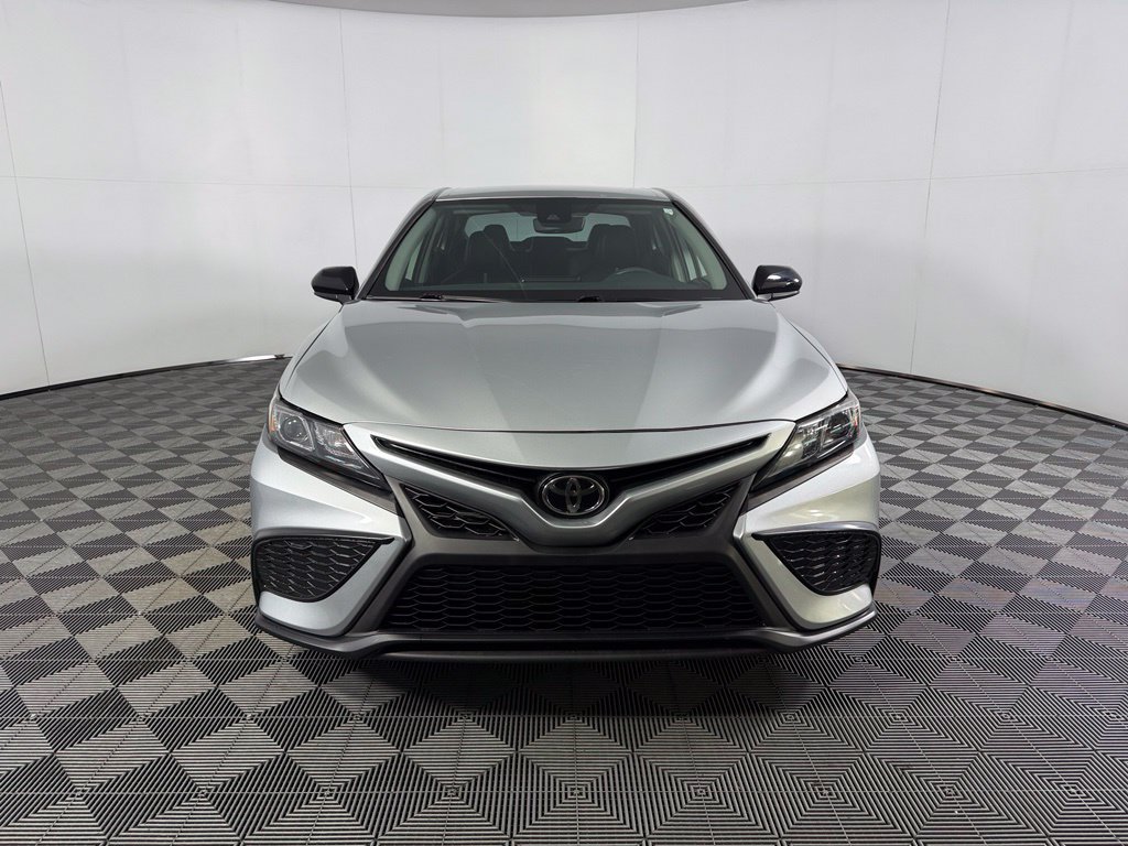 Used 2021 Toyota Camry SE w/ Carpet Mat Package (TMS) FWD image 2