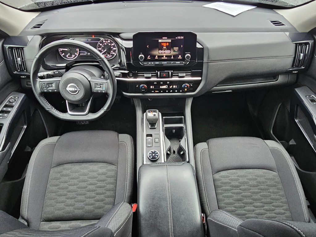 Used 2025 Nissan Pathfinder SV AWD/4WD image 15