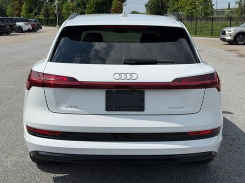 Used 2022 Audi e-tron Premium Plus w/ Premium Plus Package AWD/4WD image 6