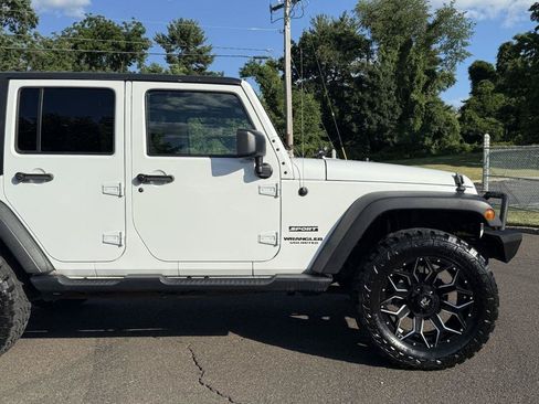 Used 2017 Jeep Wrangler Unlimited Sport w/ Quick Order Package 24S AWD/4WD image 8