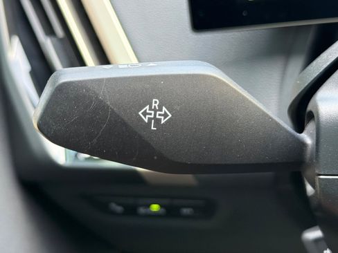 Used 2024 BMW iX xDrive50 w/ Premium Package image 34