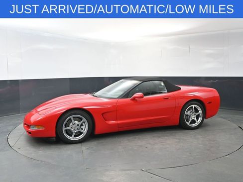 Used 2004 Chevrolet Corvette Convertible w/ Preferred Equipment Group RWD image 2