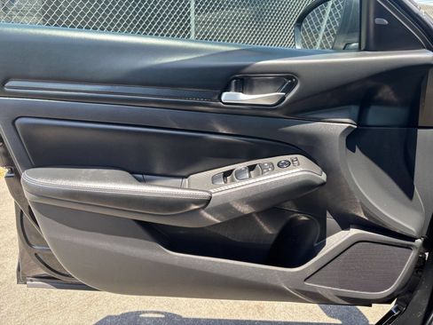 Used 2025 Nissan Altima 2.5 SV FWD image 18