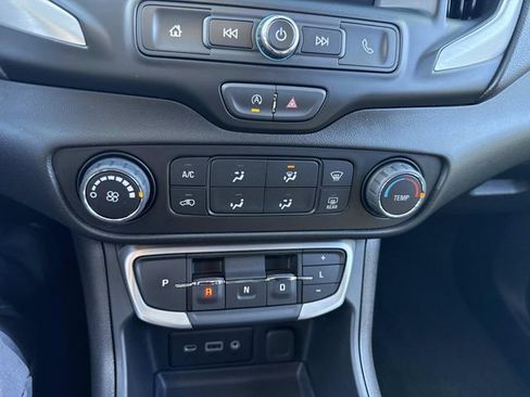 Used 2024 GMC Terrain SLE image 25