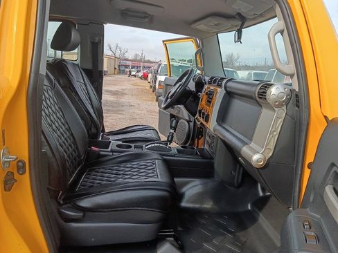 Used 2008 Toyota FJ Cruiser 2WD image 17