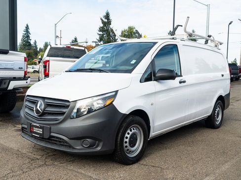Used 2023 Mercedes-Benz Metris image 3