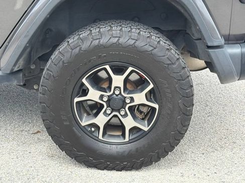 Used 2018 Jeep Wrangler Unlimited Rubicon w/ Dual Top Group AWD/4WD image 12