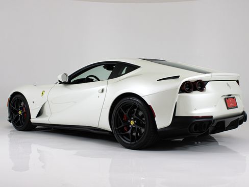 Used 2020 Ferrari 812 Superfast RWD image 5
