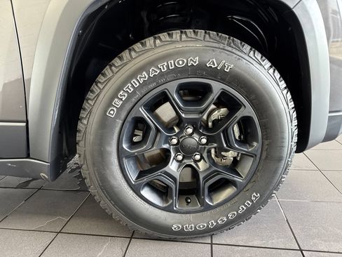 Used 2022 Jeep Cherokee Latitude AWD/4WD image 53