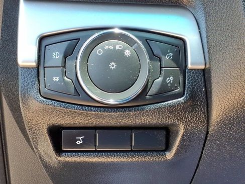 Used 2017 Ford Explorer XLT w/ Equipment Group 202A FWD image 14