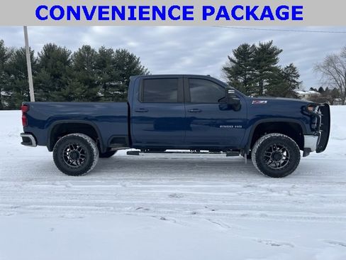 Used 2021 Chevrolet Silverado 2500 LT w/ Convenience Package image 2
