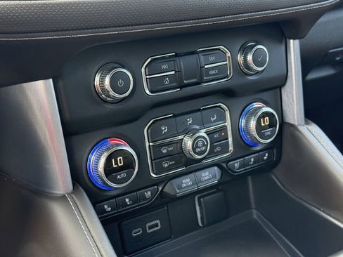 Used 2022 GMC Yukon SLT w/ SLT Premium Package image 25