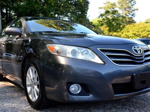 Used 2011 Toyota Camry XLE w/ XLE Extra-Value Pkg #2 FWD image 3