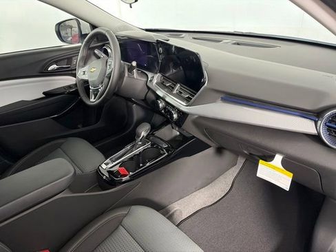 New 2026 Chevrolet Trax LT w/ LT Convenience Package FWD image 12