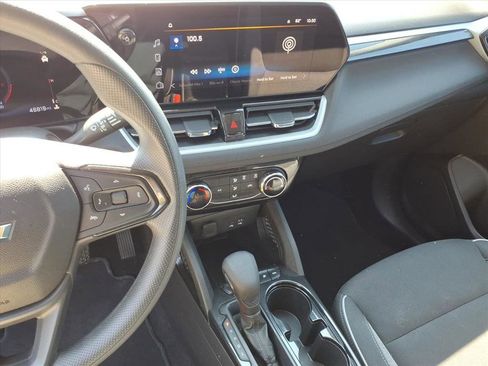 Used 2025 Chevrolet TrailBlazer LT AWD/4WD image 32