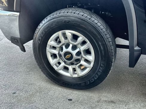 Used 2025 Chevrolet Silverado 2500 LT w/ Convenience Package image 9