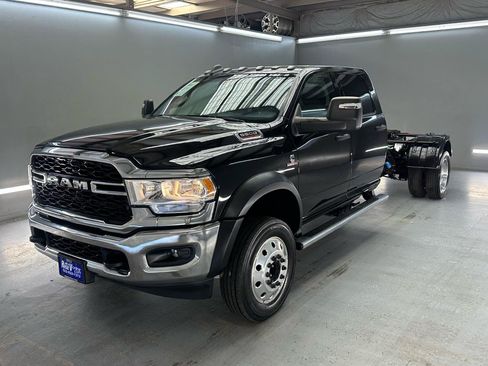 Used 2023 RAM 5500 Tradesman w/ Chrome Appearance Group RWD image 3