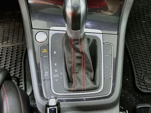 Used 2017 Volkswagen GTI SE FWD image 18