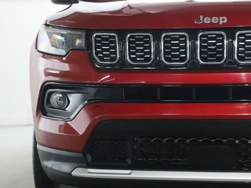 Used 2025 Jeep Compass Limited AWD/4WD image 7