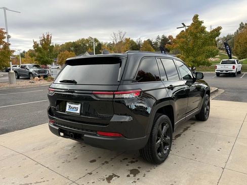 New 2025 Jeep Grand Cherokee Limited w/ Black Appearance Package image 8