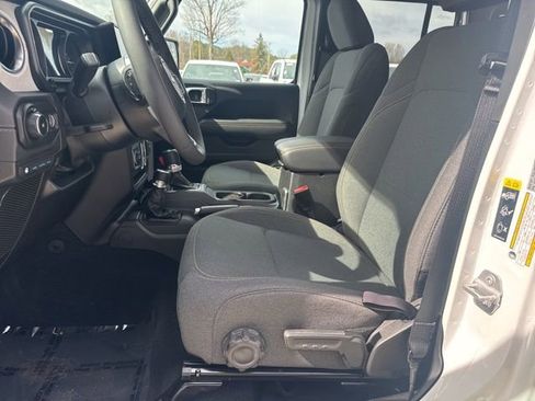 Certified 2025 Jeep Wrangler Unlimited Sahara w/ Safety Group AWD/4WD image 9