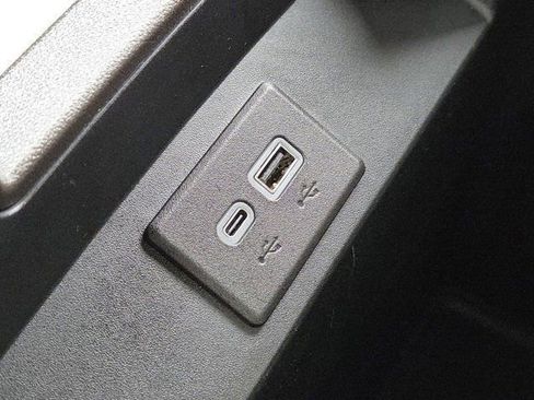 Used 2024 Chevrolet Suburban LT image 16