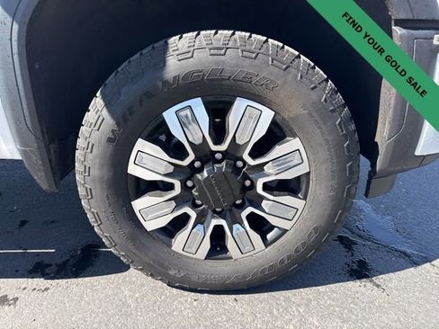 Used 2025 GMC Sierra 3500 Denali w/ Denali Reserve Package image 9