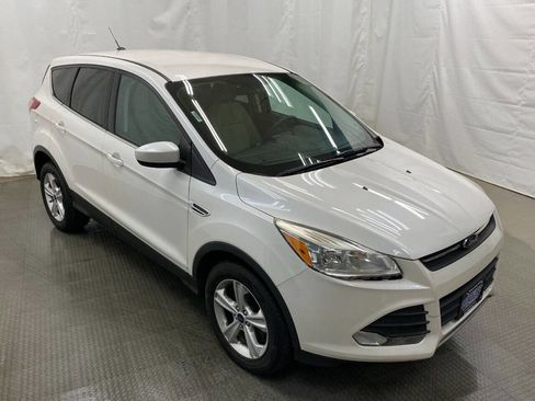 Used 2015 Ford Escape SE image 2